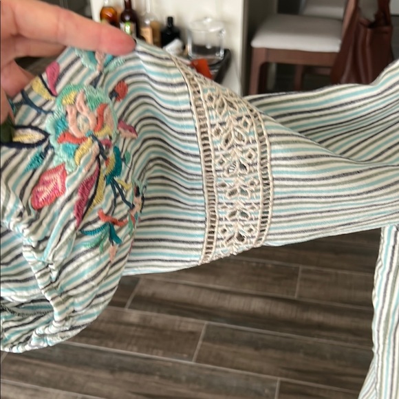 Johnny Was White and Blue Floral Embroidered Mandarin Collar Blouse - Picture 8 of 9